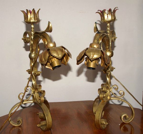 Coppia di lampade/candelieri in ferro battuto dorato