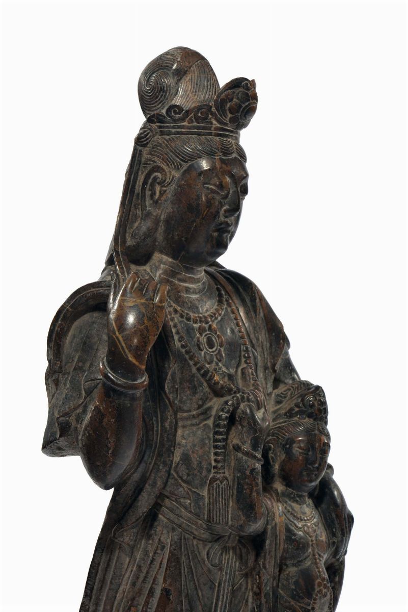 Grande Scultura Raffigurante Guanyin con Fanciullo in Pietra, Cina, Dinastia Qing, da un Modello ...