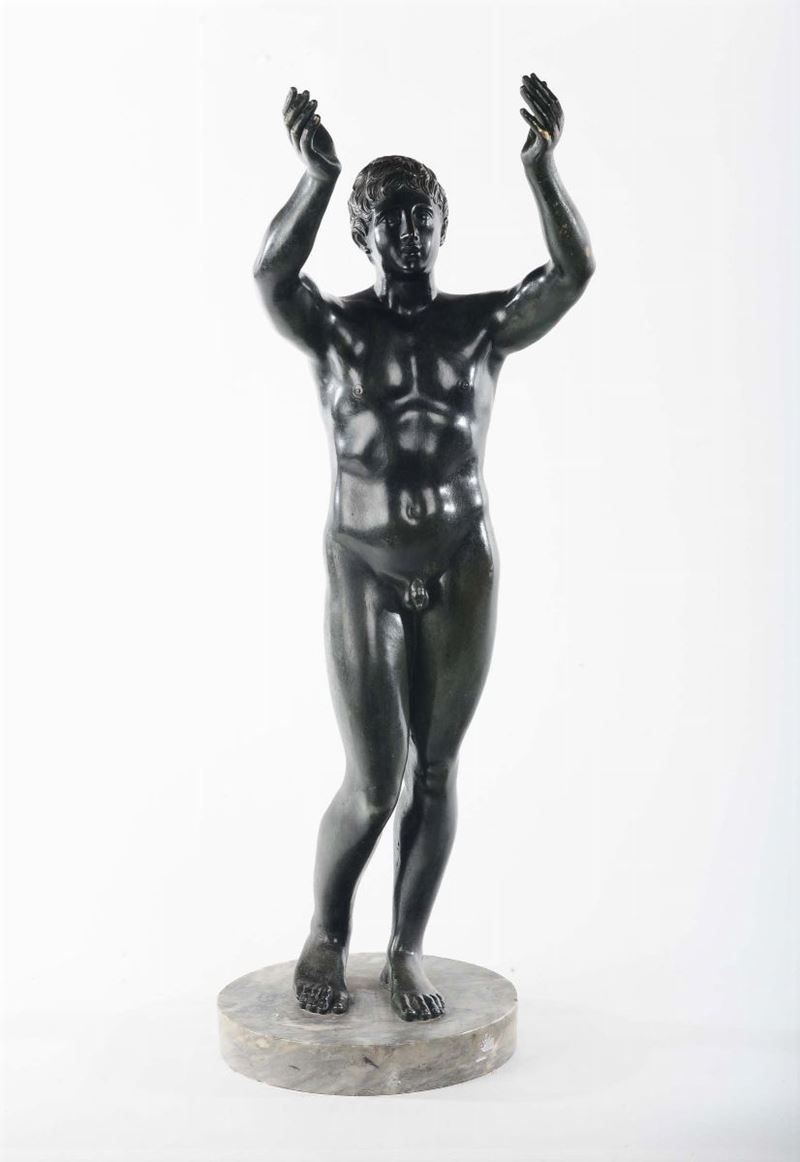 Scultura in bronzo brunito raffigurante nudo maschile  - Auction Antiques and Old Masters - Cambi Casa d'Aste