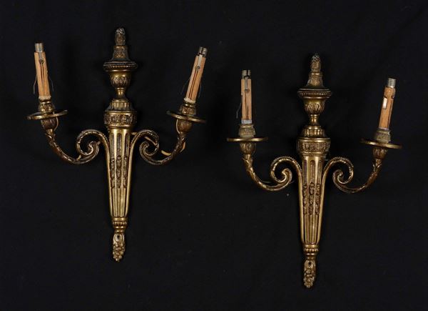 Coppia di appliques in bronzo dorato a due luci