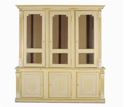 Libreria a Due Corpi in Legno Laccato nei Toni del Crema e del Bianco