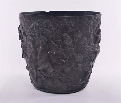 Grande Vaso in Bronzo Decorato con Bassorilievi