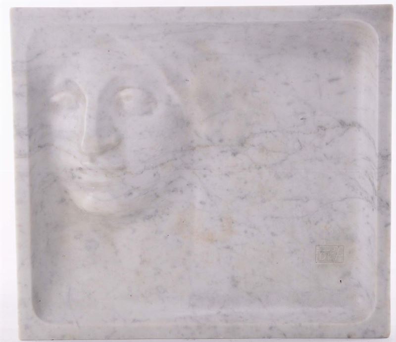Vassoio in marmo bianco con figura di donna in rilievo, De Albertis  - Asta Antiquariato e Dipinti Antichi - Cambi Casa d'Aste
