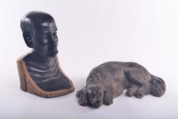 Lotto composto da un cane in terracotta e una testa di moretto in legno scolpito