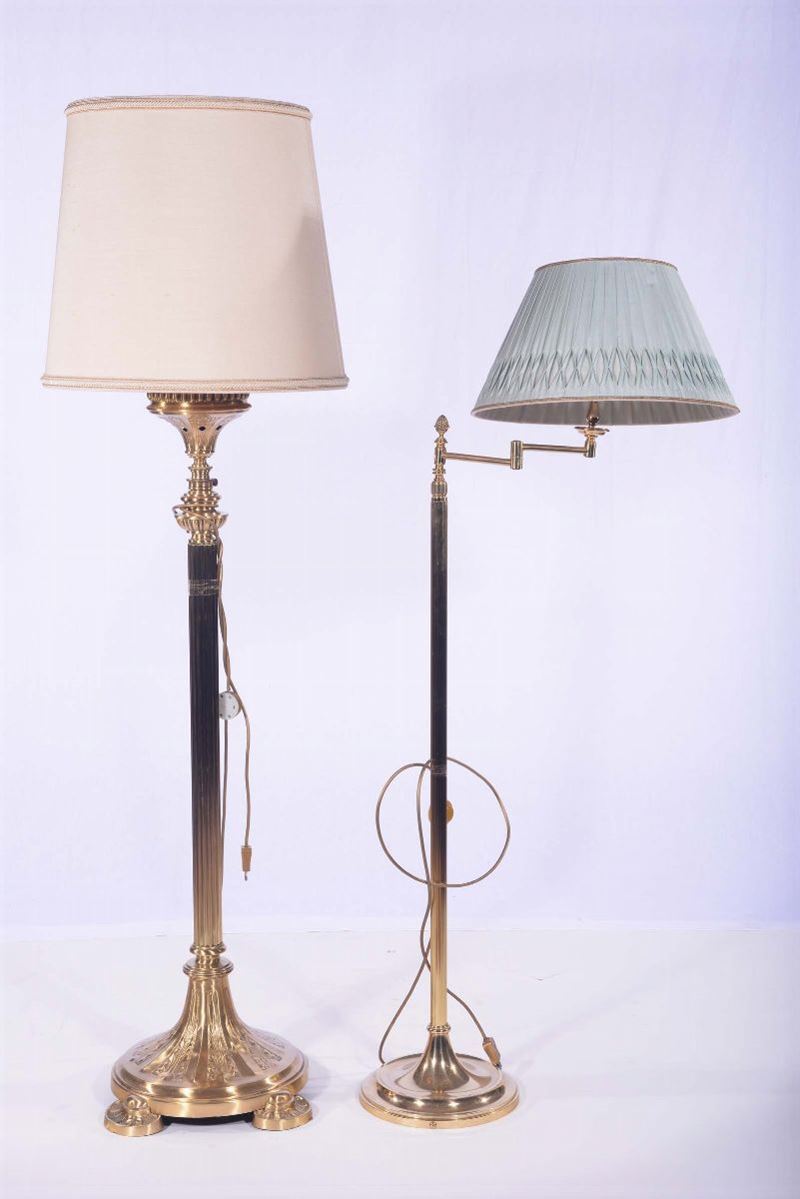 Due lampade da terra diverse in ottone  - Auction Antiques and Old Masters - Cambi Casa d'Aste