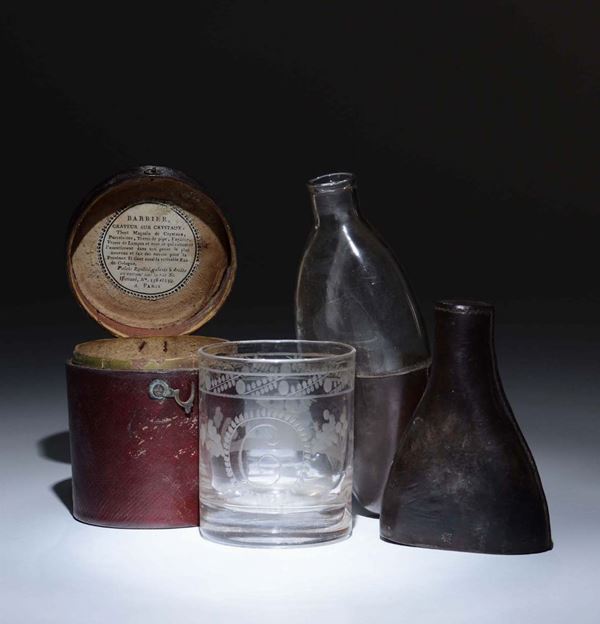 Fiaschetta da viaggio, e un bicchiere in vetro, Europa fine XVIII secolo