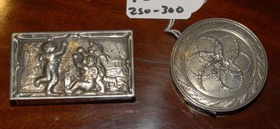 Scatola Rettangolare in Argento Fuso e Sbalzato con Scena di Putti che Giocano sul Coperchio, XX ...