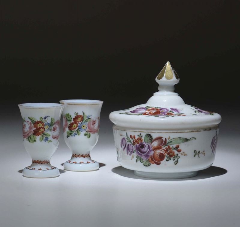 A lot formed by a pair of small blown glass glasses and sugar bowl. Bohemia, 19th century  - Auction Antiques - Time Auction - Cambi Casa d'Aste