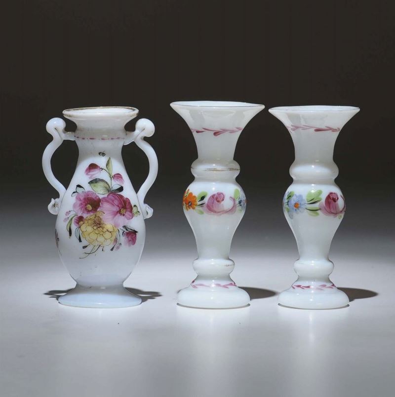 A lot formed by three small lattimo glass vases. Germany and Bohemia, 18th and 19th century  - Auction Antiques - Time Auction - Cambi Casa d'Aste