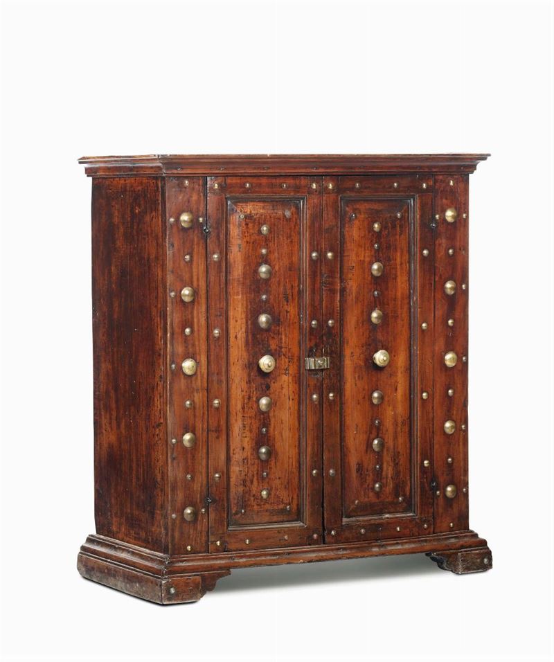 Mobile pensile in noce, Emilia XVII secolo  - Auction Furnishings from the mansions of the Ercole Marelli heirs and other property - Cambi Casa d'Aste