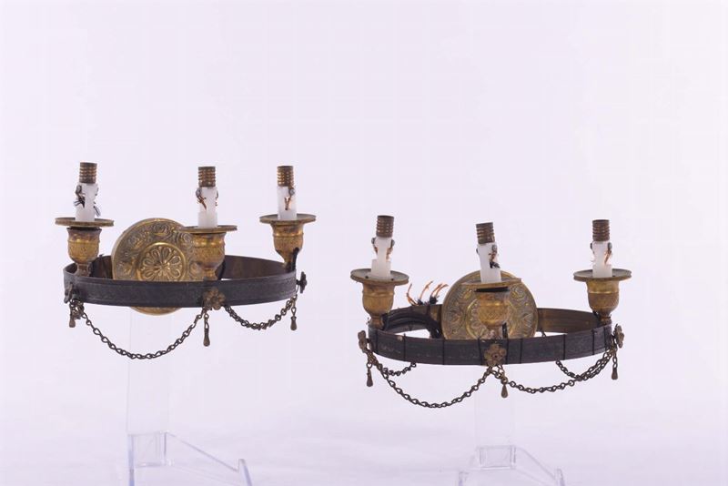 Coppia di appliques in stile Impero a tre luci in bronzo dorato e cesellato  - Asta Antiquariato e Dipinti Antichi - Cambi Casa d'Aste