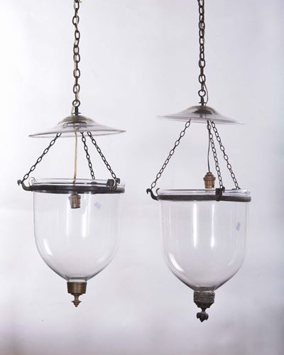 Coppia di Lampadari in Stile Antico in Vetro e Bronzo