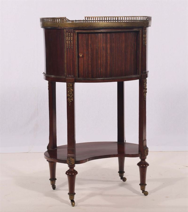 Tavolo da salotto in mogano di forma ovale con piano in marmo  - Auction Antiques and Old Masters - Cambi Casa d'Aste