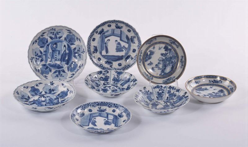 8 tra piattini e ciotoline in porcellana bianca e blu, Cina, XVIII-XIX secolo  - Auction Antiques and Old Masters - Cambi Casa d'Aste