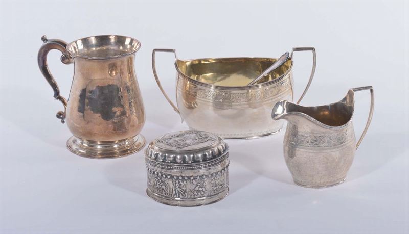 Lotto di oggetti in argento e non  - Auction Antiques and Old Masters - Cambi Casa d'Aste