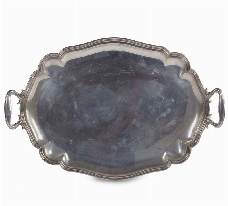 Vassoio in argento a due manici, gr. 2000 circa  - Auction Antiques and Old Masters - Cambi Casa d'Aste