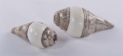Due Conchiglie con Applicazioni in Argento Sbalzato, Tibet XVIII Secolo
