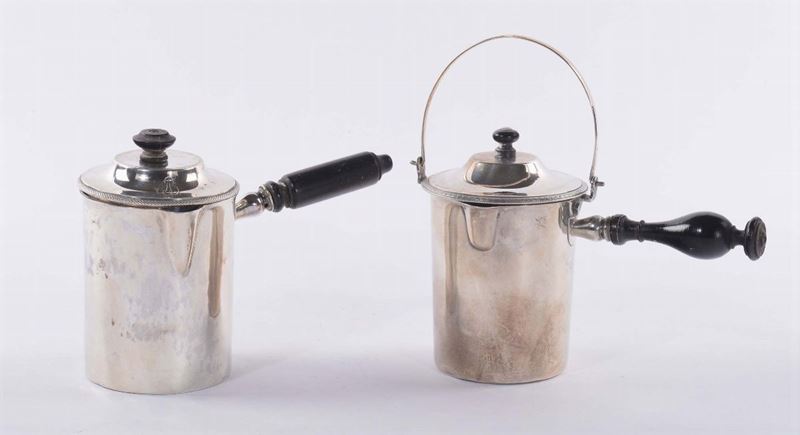 Due cioccolatiere in argento diverse  - Auction Antiques and Old Masters - Cambi Casa d'Aste