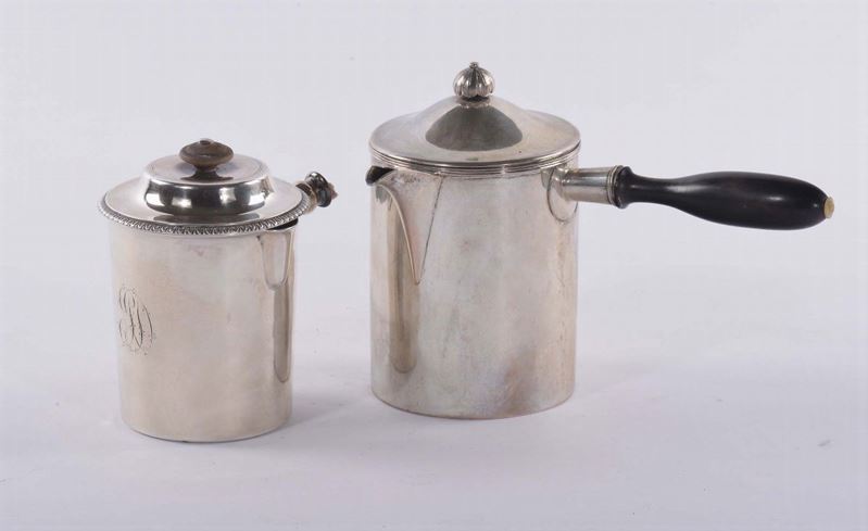 Due cioccolatiere in argento diverse  - Asta Antiquariato e Dipinti Antichi - Cambi Casa d'Aste