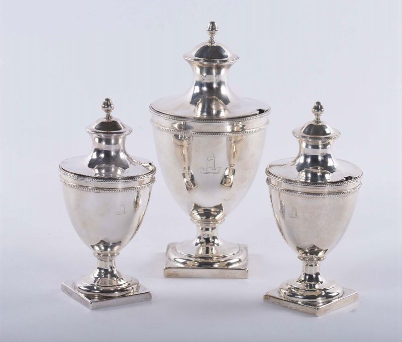 Tre vasetti in argento di cui una coppia  - Asta Antiquariato e Dipinti Antichi - Cambi Casa d'Aste