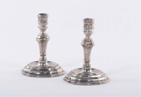 Coppia di piccoli candelieri in argento