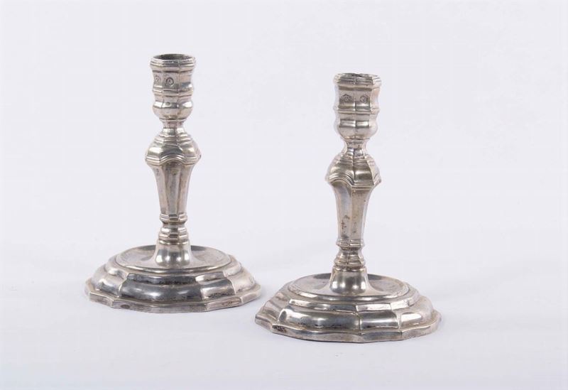 Coppia di piccoli candelieri in argento  - Auction Antiques and Old Masters - Cambi Casa d'Aste