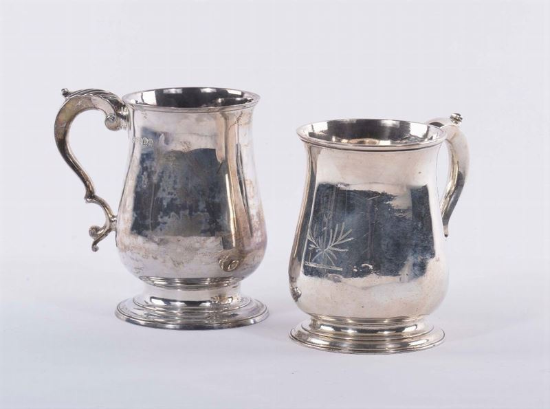 Due boccali in argento diversi  - Asta Antiquariato e Dipinti Antichi - II - Cambi Casa d'Aste