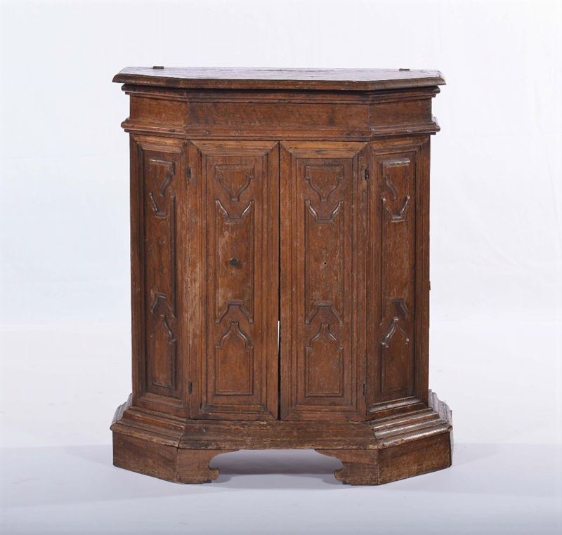 Credenza in noce con piano apribile, XVIII secolo  - Auction Antiques and Old Masters - Cambi Casa d'Aste