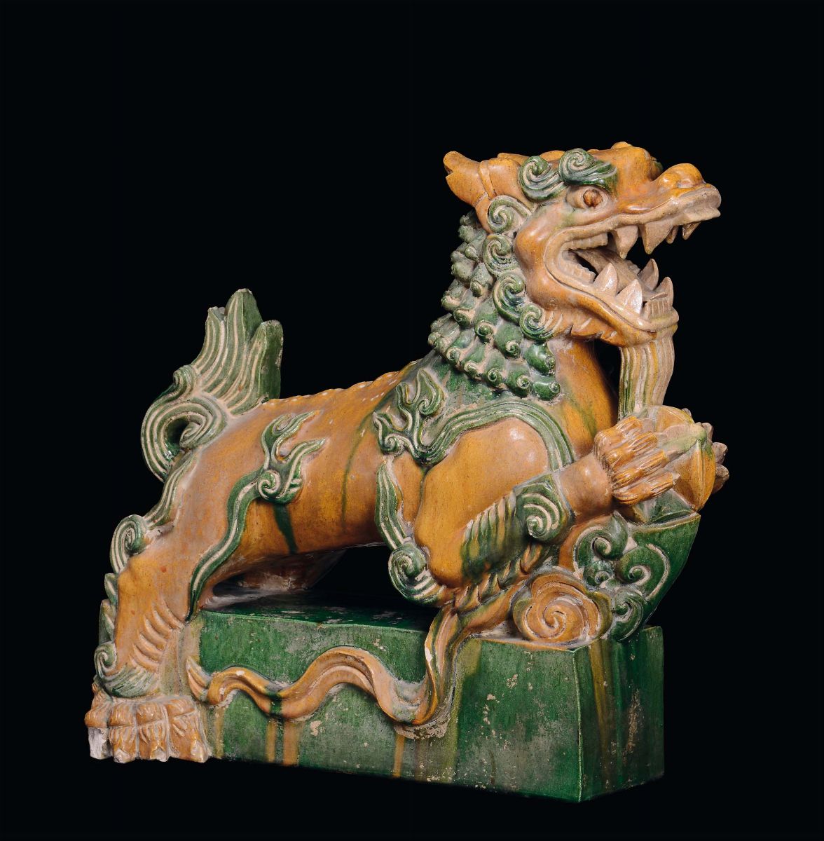 Grande Tegola in Grès Invetriato Raffigurante Cane di Pho, Cina, Dinastia Ming, XVII Secolo