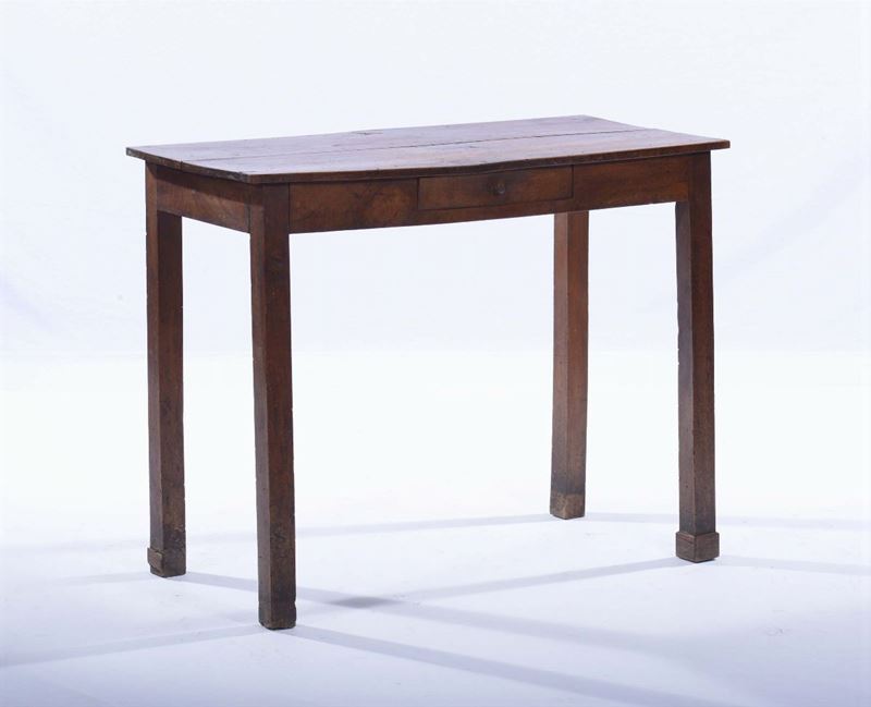 Tavolino in noce, XIX secolo  - Auction OnLine Auction 09-2012 - Cambi Casa d'Aste