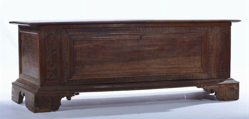Cassapanca in legno intagliato, XVIII secolo  - Asta Antiquariato e Dipinti Antichi - Cambi Casa d'Aste
