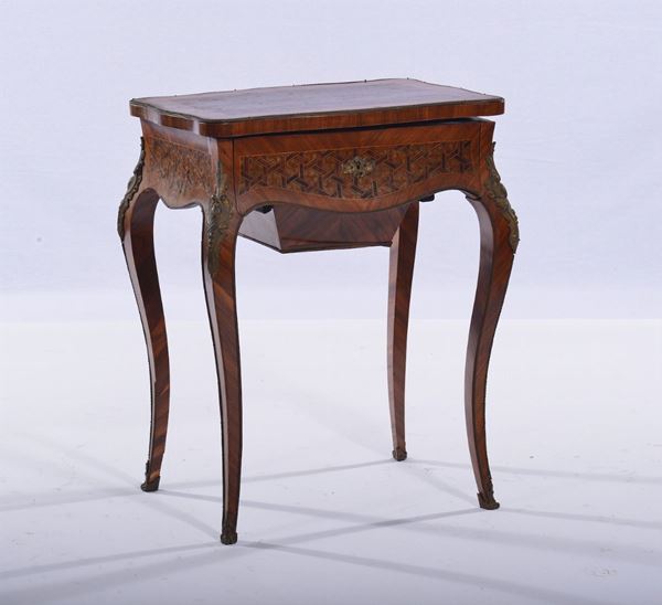 Tavolino da lavoro lastronato ed intarsiato, XIX secolo