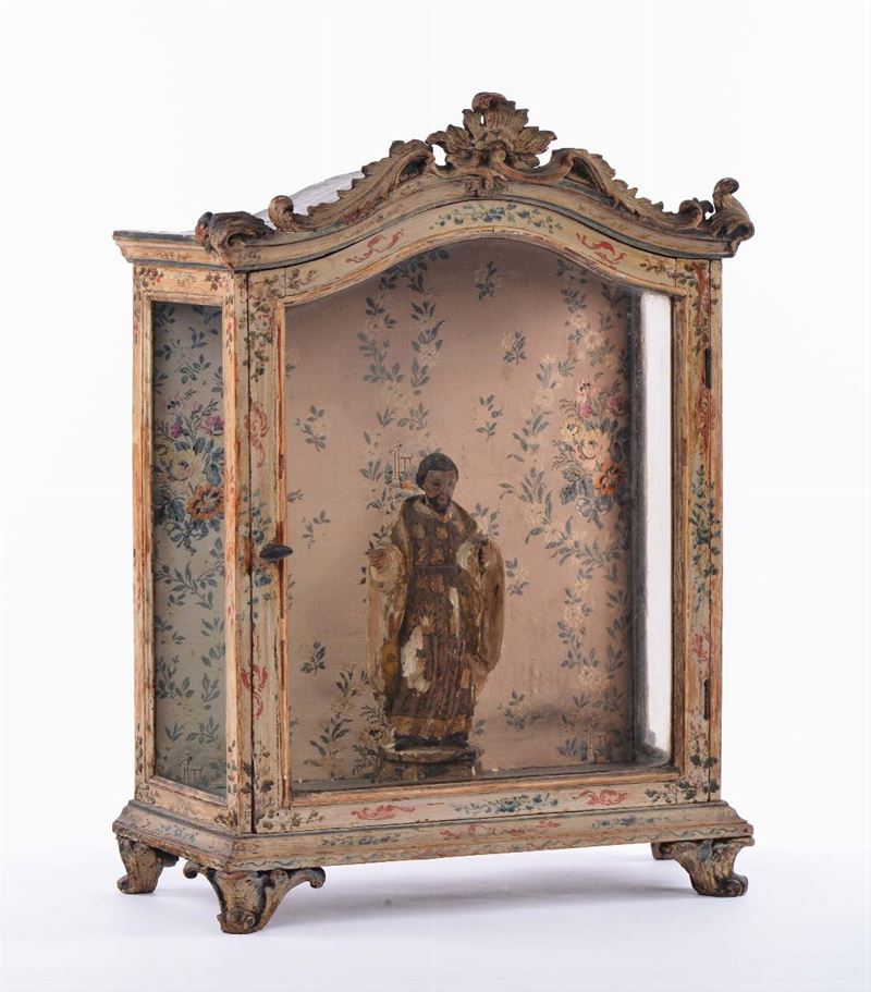 Piccola teca in legno laccato contenente statuina di Santo  - Auction Antiques and Old Masters - Cambi Casa d'Aste