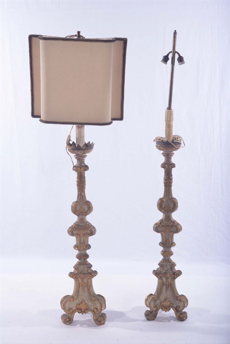 Coppia di torciere in legno intagliato, laccato e dorato  - Auction Antiques and Old Masters - Cambi Casa d'Aste