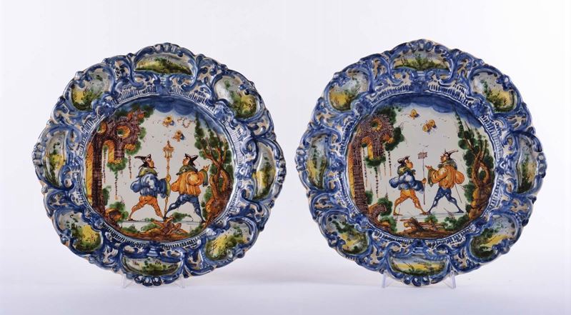 Coppia di grandi piatti in maiolica con bordo sagomato  - Auction Antiques and Old Masters - Cambi Casa d'Aste
