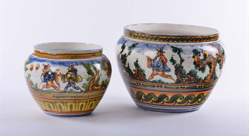 Due sottovasi diversi in maiolica  - Auction Antiques and Old Masters - Cambi Casa d'Aste