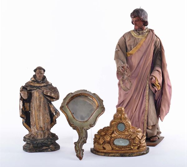 Due statuine differenti raffiguranti S.Giuseoppe con abiti in stoffa e Santo su base in legno dorato