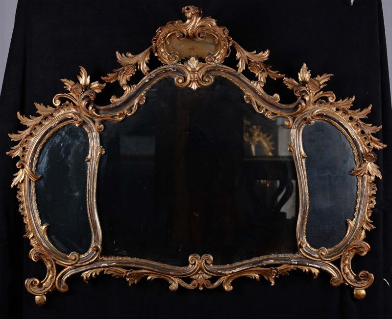 Specchiera in legno intagliato e dorato, XX secolo  - Asta Antiquariato e Dipinti Antichi - Cambi Casa d'Aste
