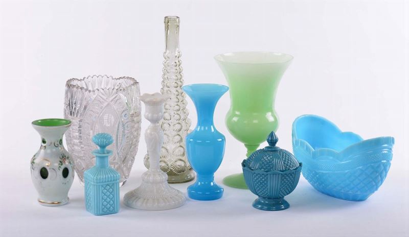 Lotto di oggetti in vetro blu, bianco e incolore  - Auction Antiques and Old Masters - Cambi Casa d'Aste