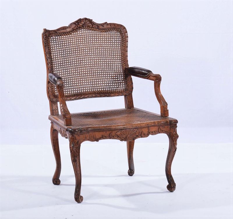 Poltrona in stile Luigi XV in legno intagliato  - Auction OnLine Auction 7-2013 - Cambi Casa d'Aste