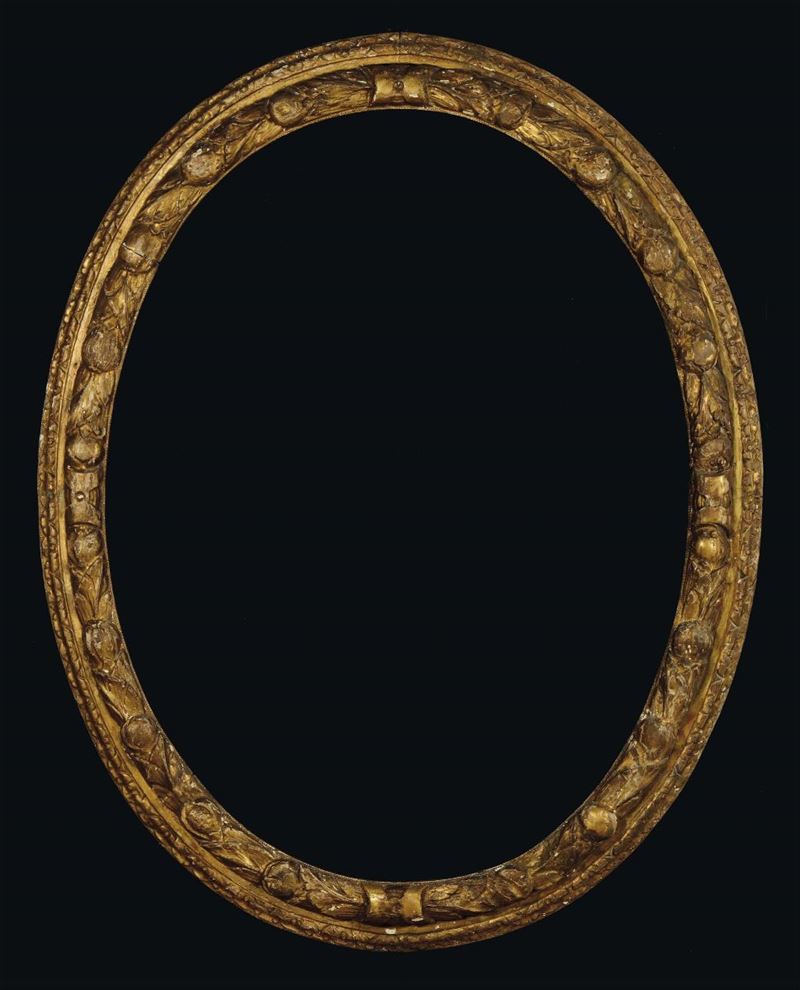 Grande cornice ovale in legno intagliato e dorato, XVII secolo  - Auction Antiques and Old Masters - Cambi Casa d'Aste
