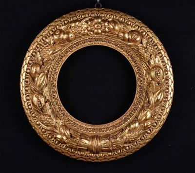 Cornice Rotonda Scolpita e Dorata