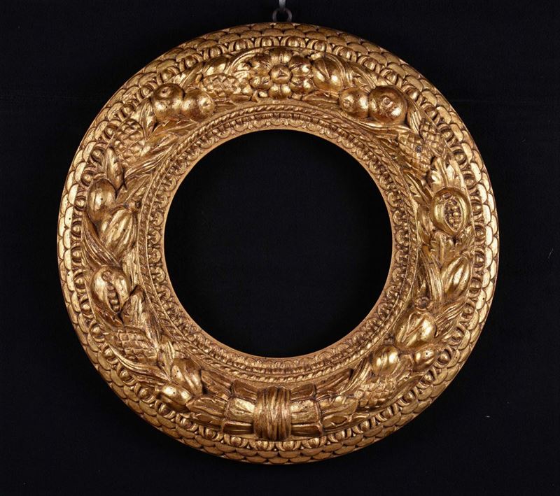 Cornice rotonda scolpita e dorata - Auction Antiques and Old