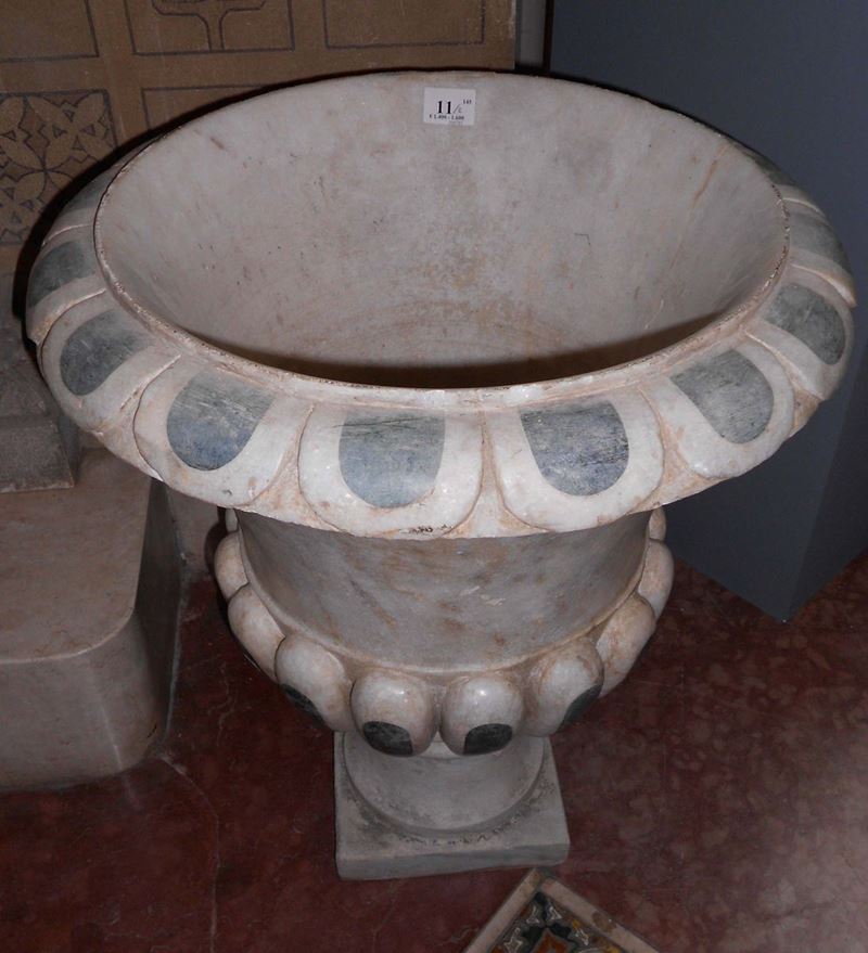 Coppia di vasi medicei in marmo, XIX secolo  - Asta Antiquariato e Dipinti Antichi - Cambi Casa d'Aste