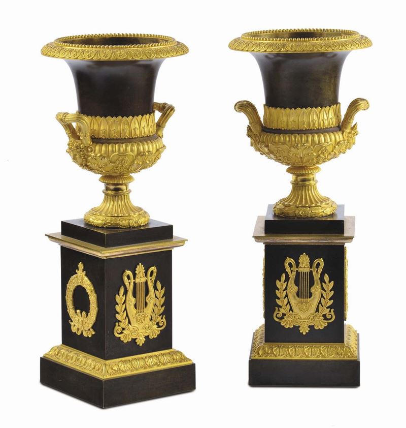 Coppia di guarnizioni da camino Carlo X in bronzo dorato e brunito, Francia XIX secolo  - Asta Antiquariato e Dipinti Antichi - Cambi Casa d'Aste