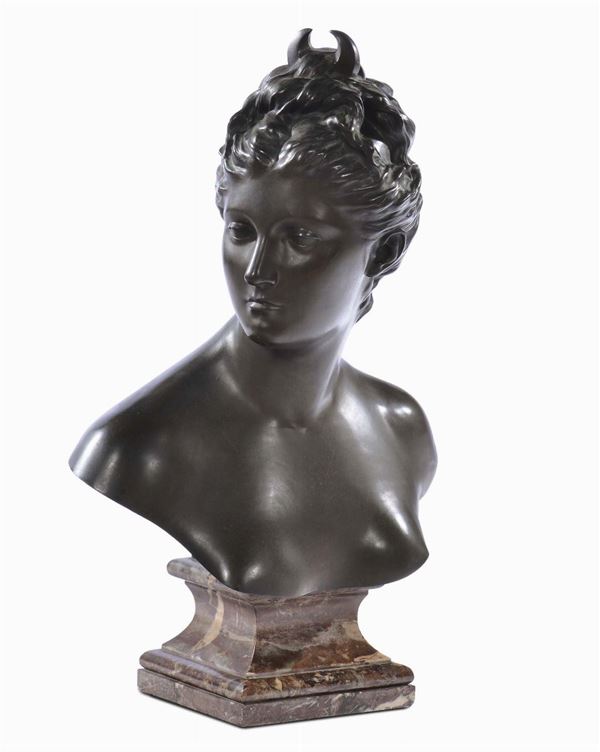 Scultura in bronzo firmata Houdon raffigurante busto di Diana