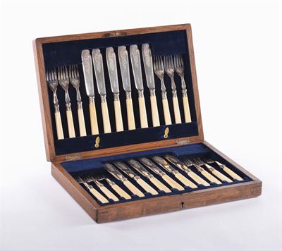 Servizio di Posate in Argento Inciso