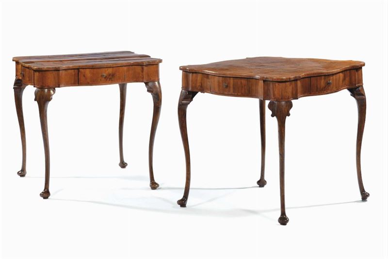 Coppia di tavolini da centro lastronati in noce, Italia settentrionale XVIII secolo  - Asta Antiquariato e Dipinti Antichi - Cambi Casa d'Aste