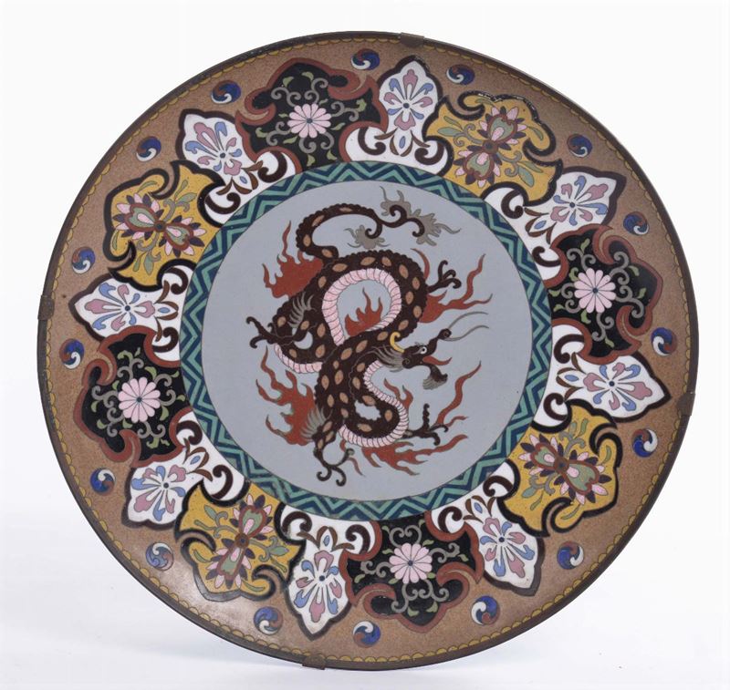 Piatto cloisonnè con drago  - Auction Antiques and Old Masters - Cambi Casa d'Aste