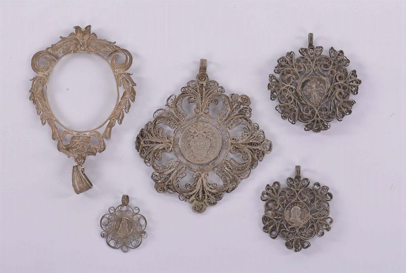 Lotto di cinque reliquiari in argento e filigrana, XVII secolo  - Asta Antiquariato e Dipinti Antichi - Cambi Casa d'Aste